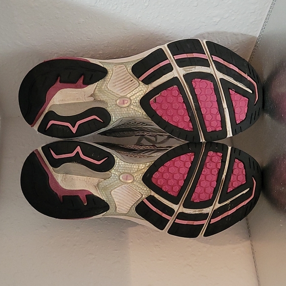 New Balance x Susan G. Moment for the Cure Breast Cancer Gray & Magenta …